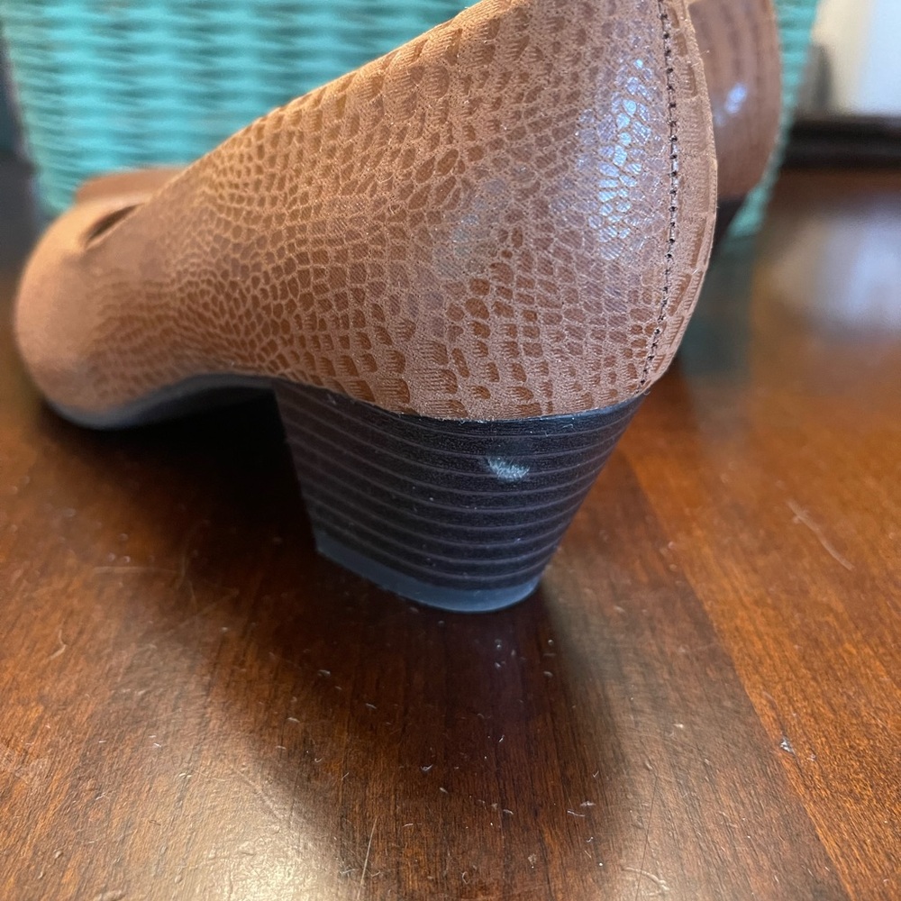 Kim Rogers Ultra Comfort Style Lona Pump - Picture 10 of 10